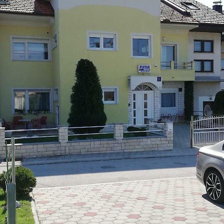 Apartmani Nova 카를로바츠 외부 사진